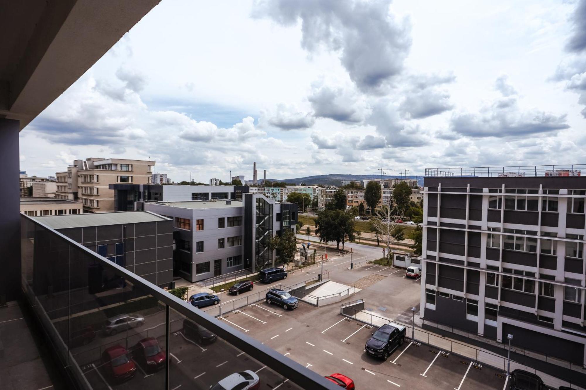 Q Apartament Near Palas Mall Iasi Bagian luar foto